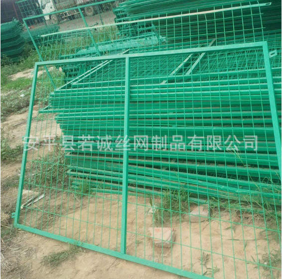鍍鋅護(hù)欄網(wǎng)批發(fā)圖片