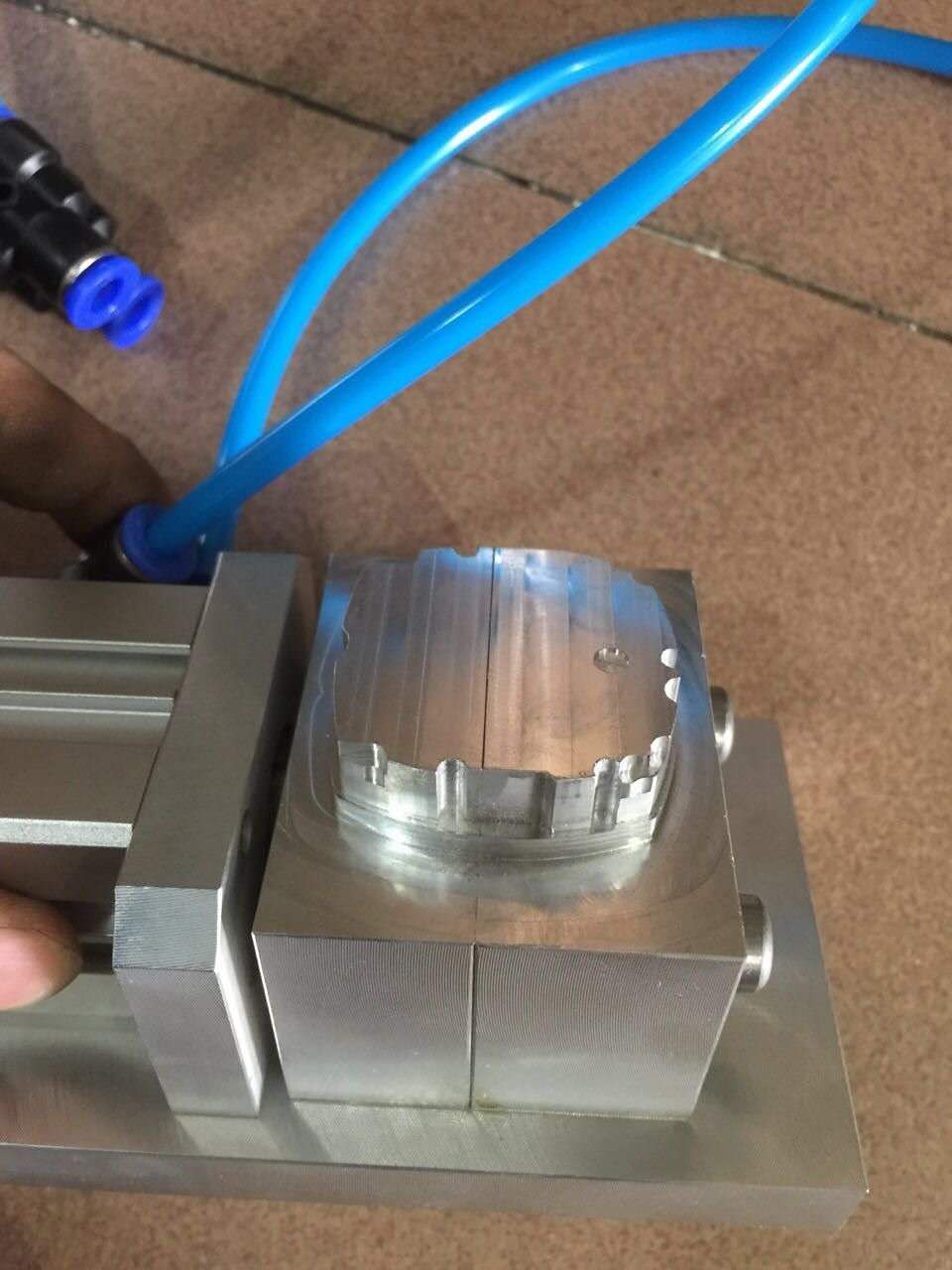 手機邊框夾具圖片