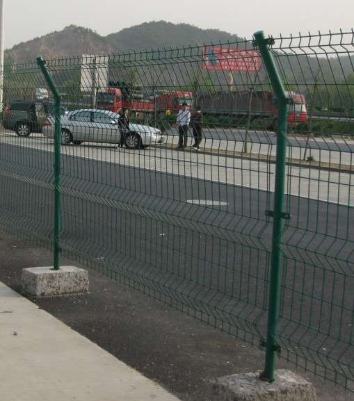 雙邊絲護(hù)欄網(wǎng)圖片/雙邊絲護(hù)欄網(wǎng)樣板圖 (3)