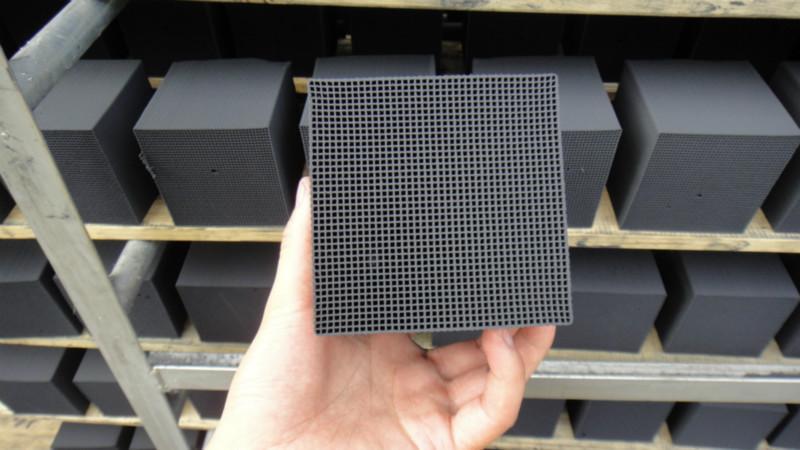 寧波優(yōu)適蜂窩活性炭、蜂窩炭供應(yīng)商