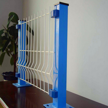 浸塑折彎護欄網(wǎng)圖片/浸塑折彎護欄網(wǎng)樣板圖 (3)