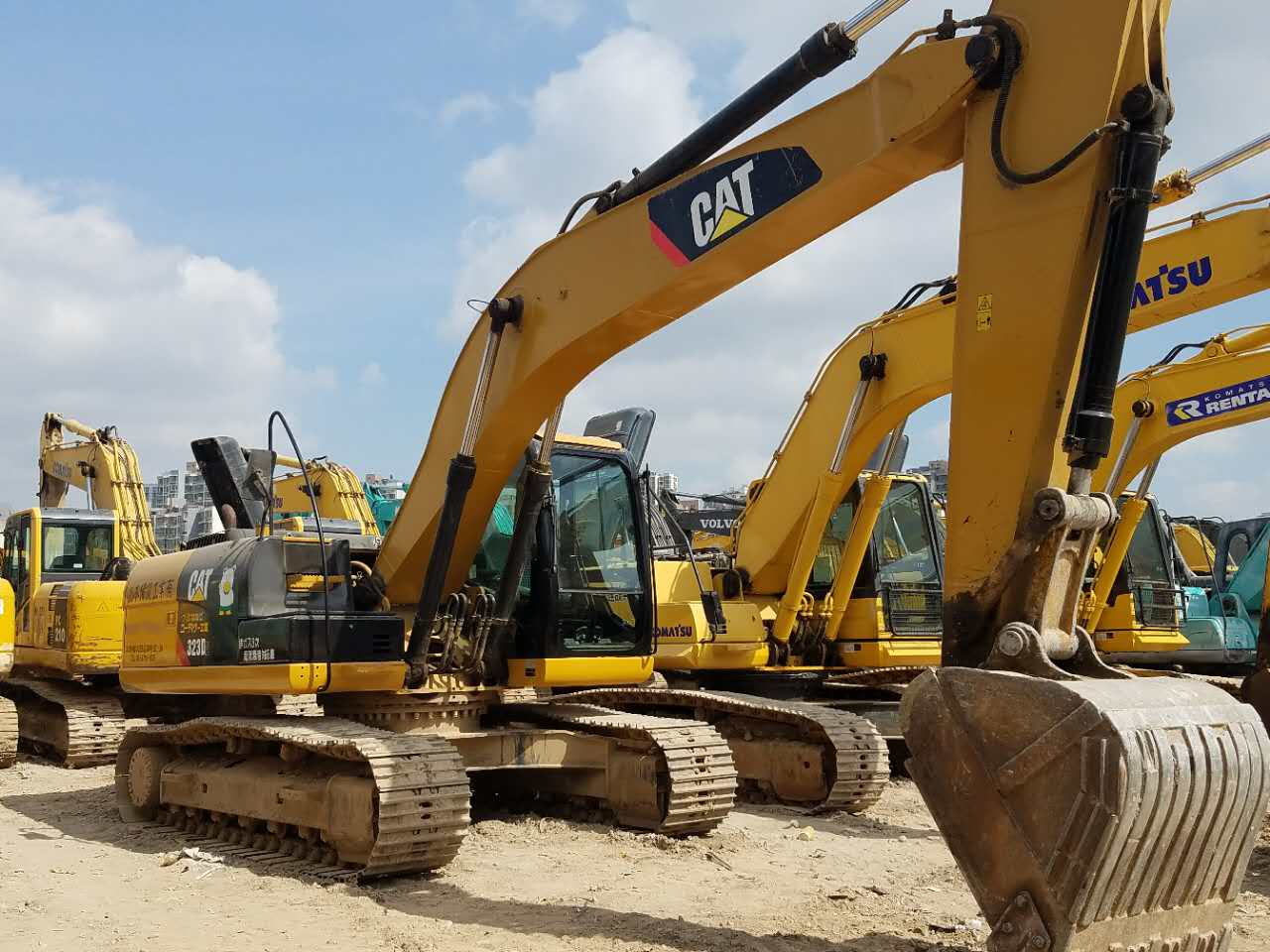 誠(chéng)意出售卡特挖掘機(jī)   誠(chéng)意出售卡特320D挖掘機(jī)