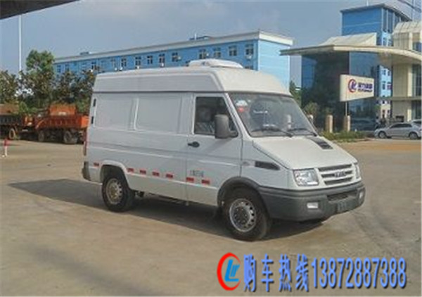 依維柯4方面包冷藏車國五汽油機