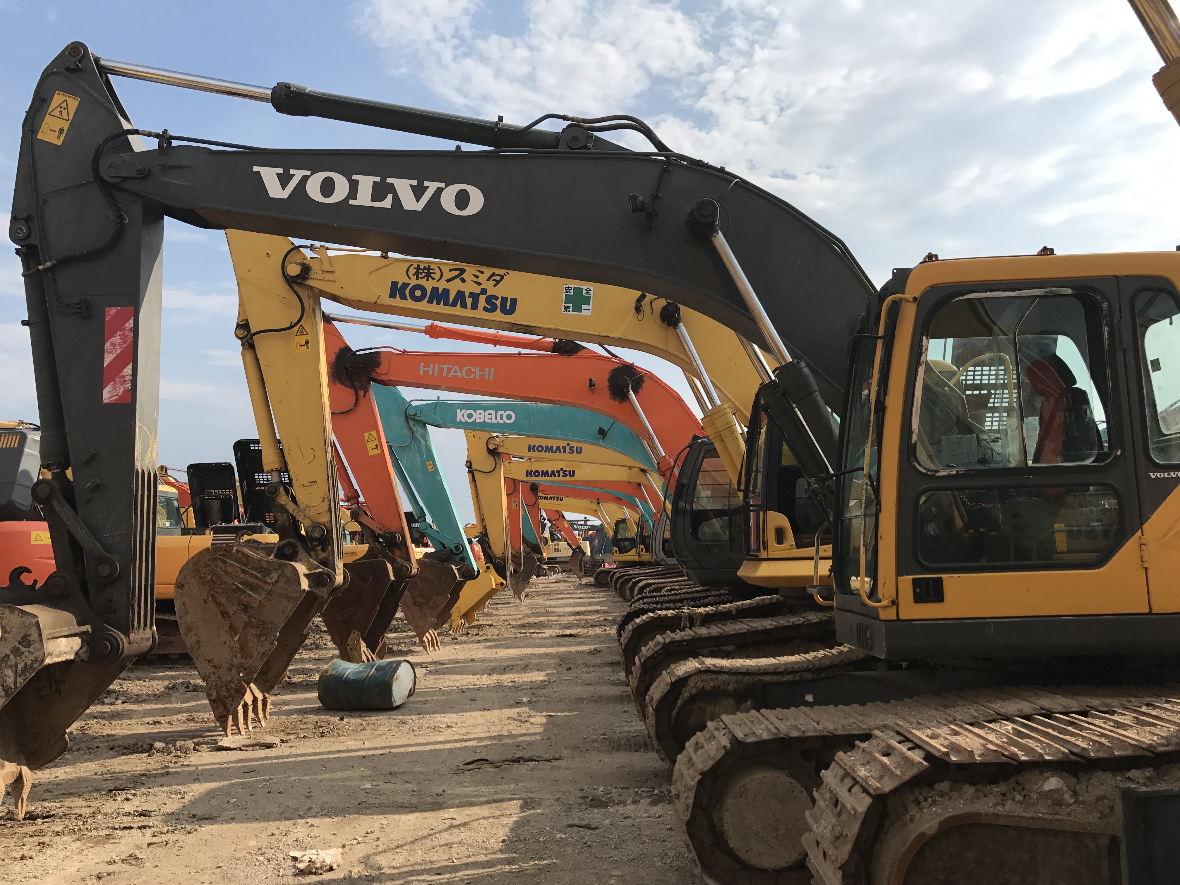 【沃爾沃】二手挖掘機(jī)低價(jià)出售圖片/【沃爾沃】二手挖掘機(jī)低價(jià)出售樣板圖 (1)