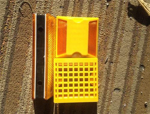 鑄鋁塑料道釘反光單雙面減速路標(biāo)圖片/鑄鋁塑料道釘反光單雙面減速路標(biāo)樣板圖 (4)