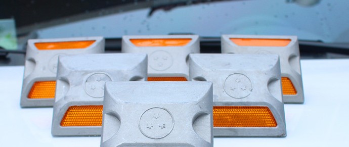 鑄鋁塑料道釘反光單雙面減速路標(biāo)圖片/鑄鋁塑料道釘反光單雙面減速路標(biāo)樣板圖 (2)