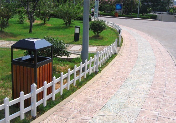 PVC加鋼襯護(hù)欄圖片