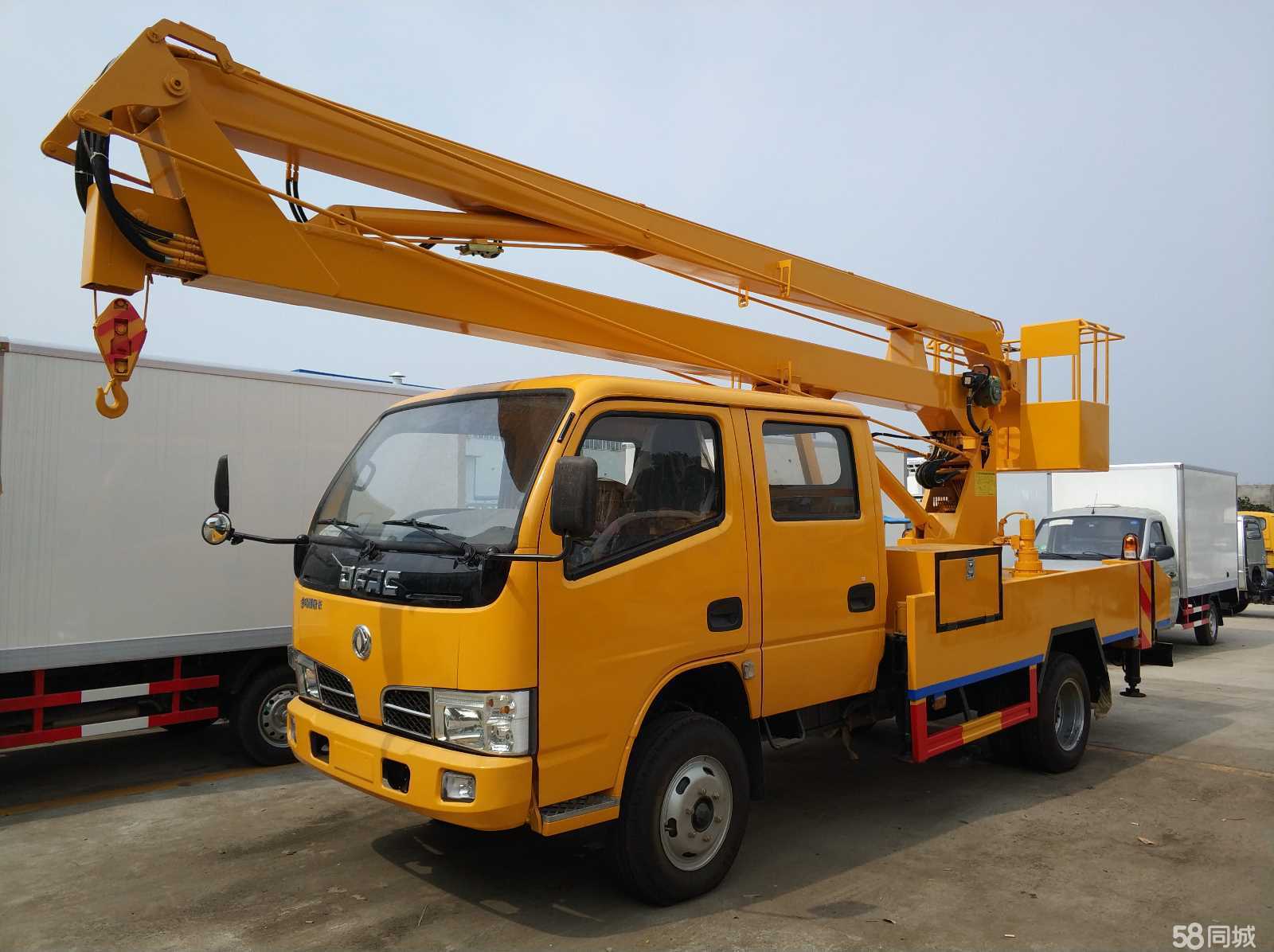 高空作業(yè)車圖片