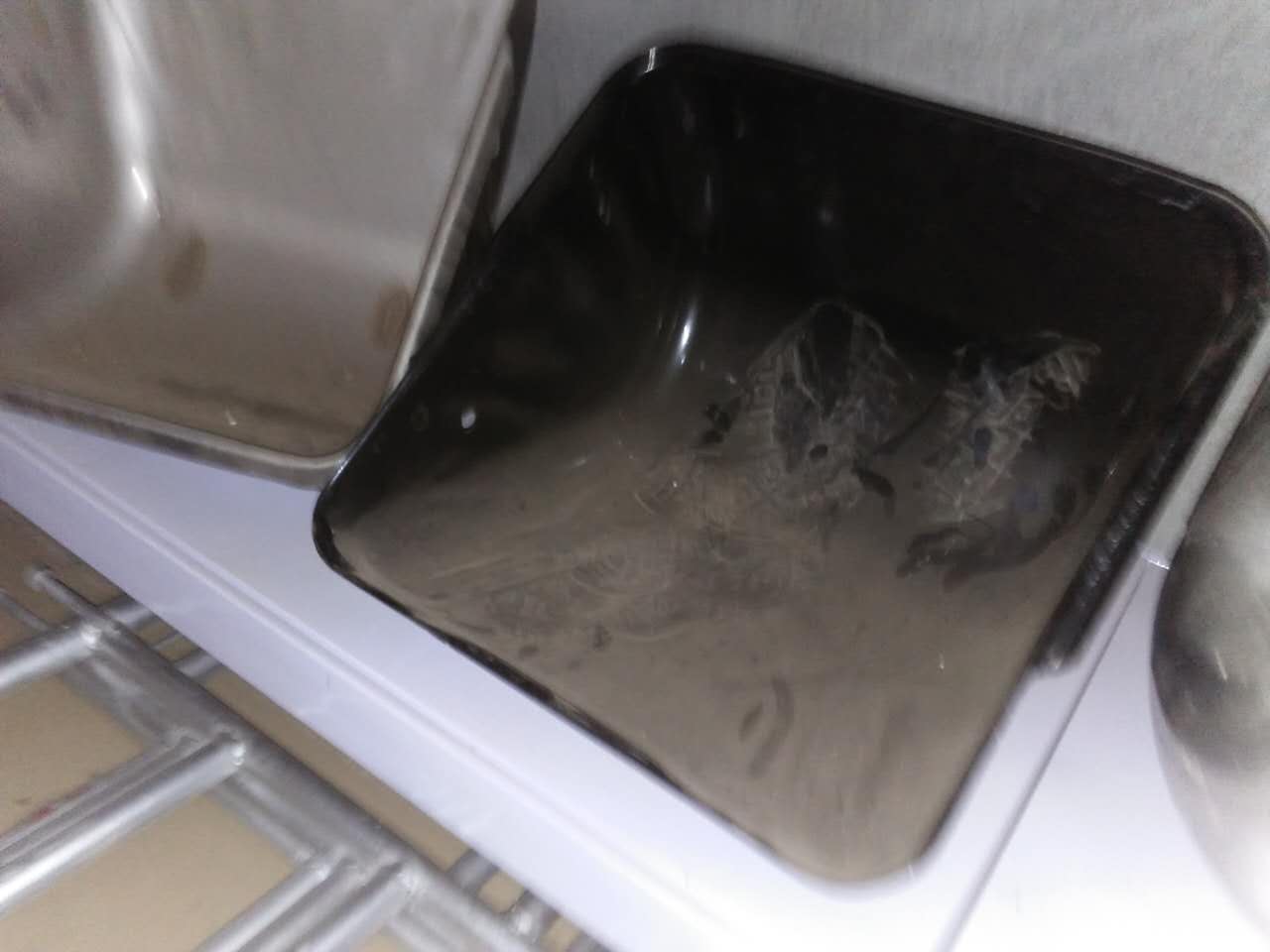 廠家直銷 廠家直銷畜牧養(yǎng)殖農(nóng)業(yè)機(jī)械設(shè)備 限位欄*鋼板食槽 母豬*鋼板食槽