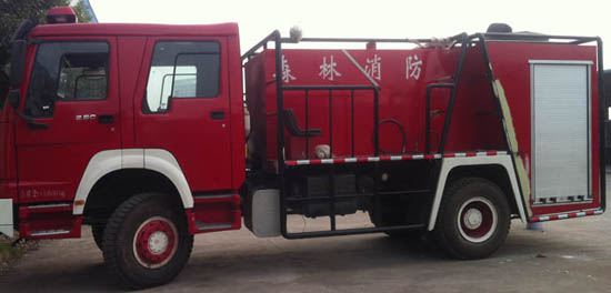 重汽豪沃森林消防車