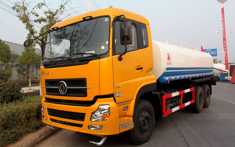 東風(fēng)5-20噸灑水車圖片