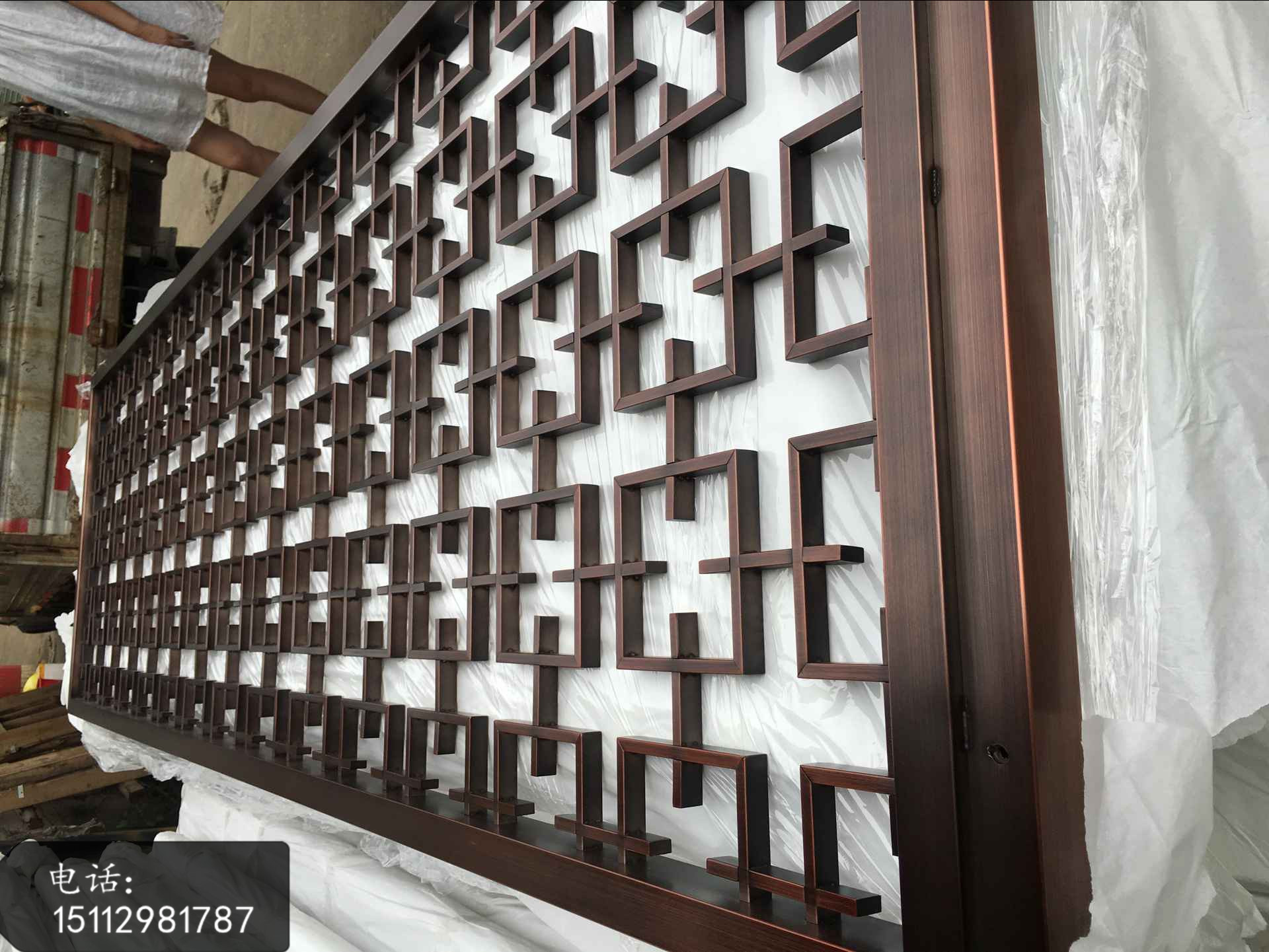 四川雙鏡面紅古銅不銹鋼屏風(fēng)定做裝飾效果優(yōu)雅不凡