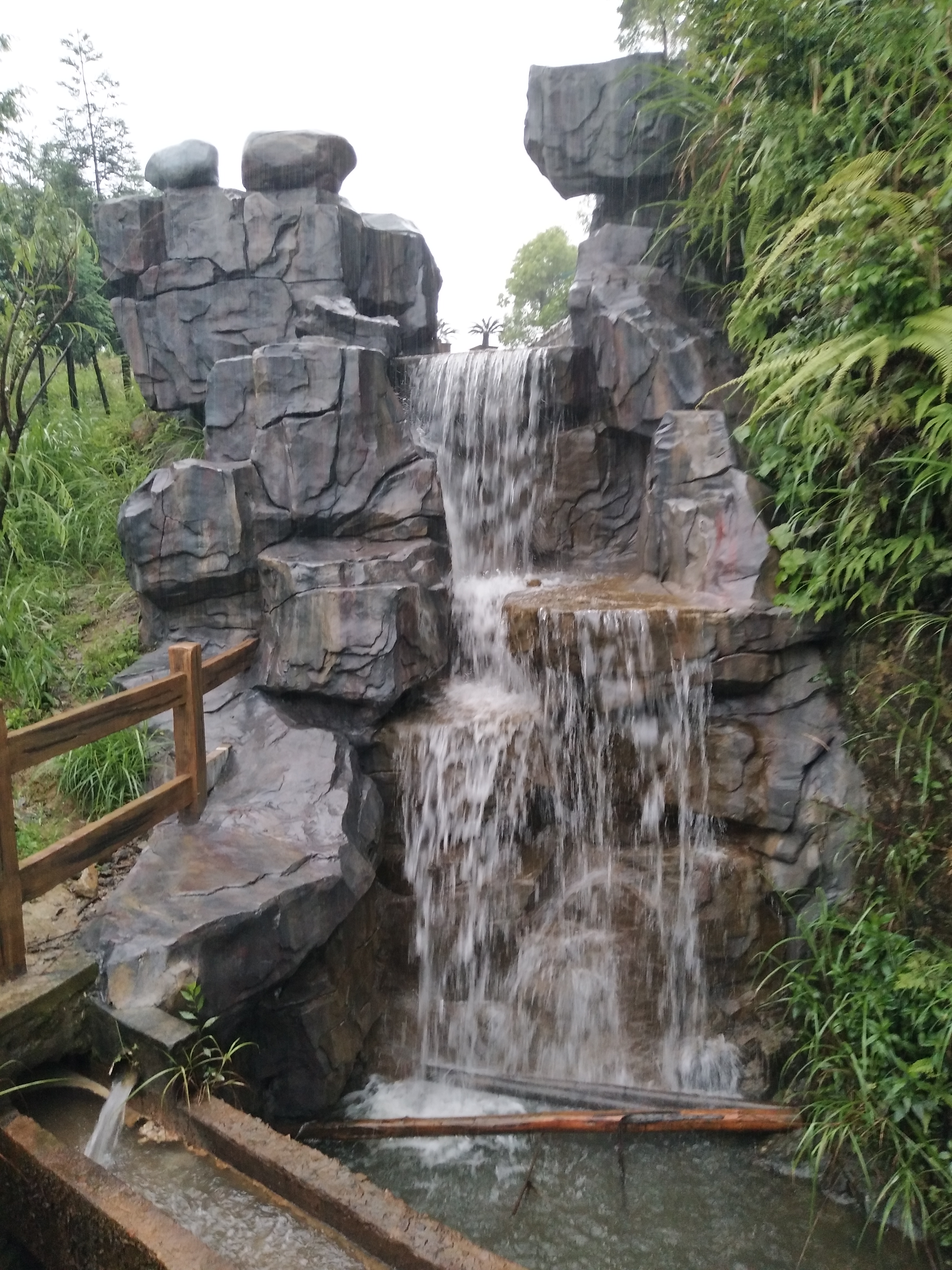 遂宁景观假山制作，仿真假山石，水泥假山，景观假山，假山瀑布，图片