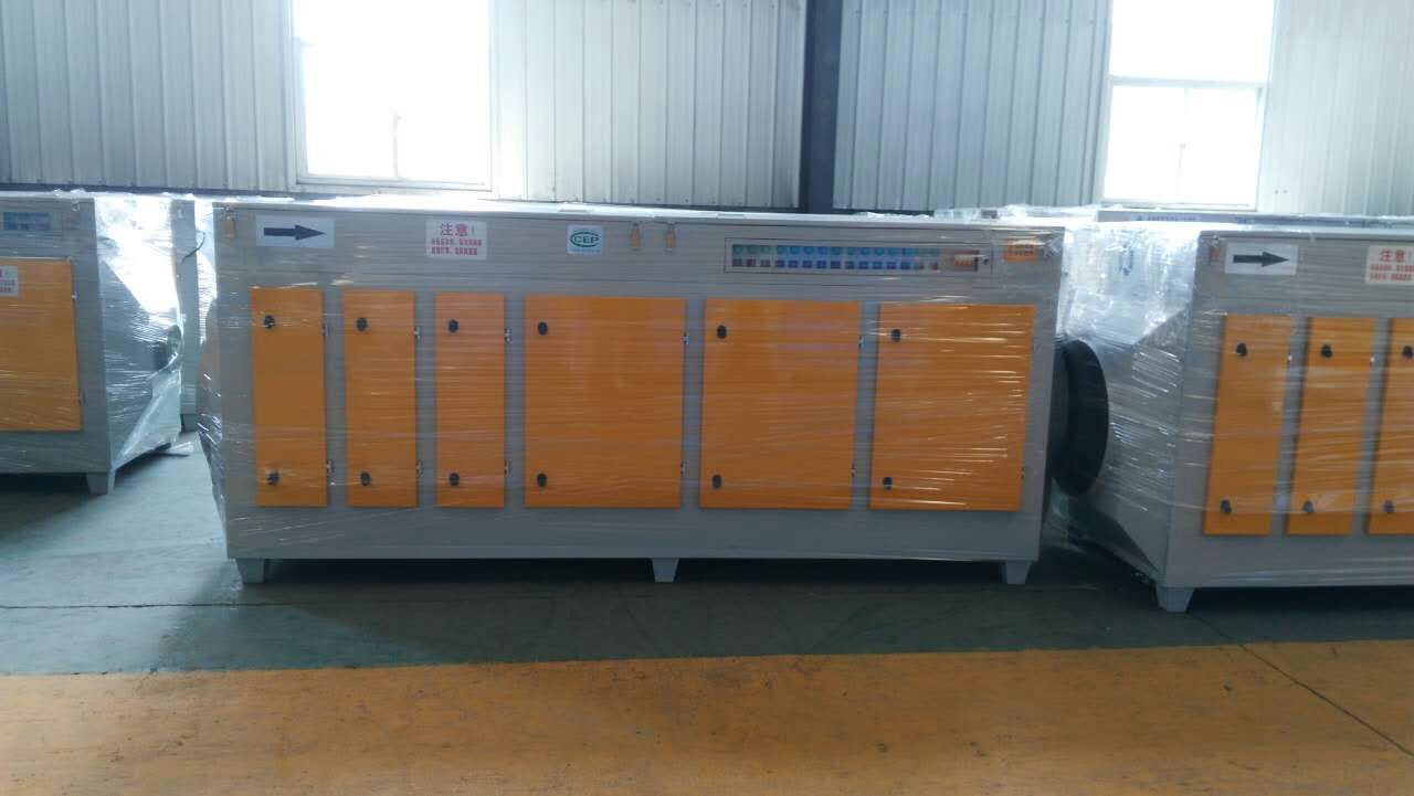 光氧催化凈化器采用高強(qiáng)c 波段紫外線將廢氣分子鏈裂解