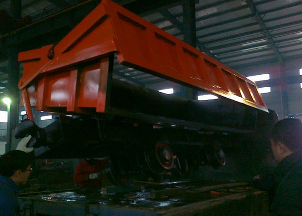 廠家促銷2.5側卸式礦車 單側曲圖片