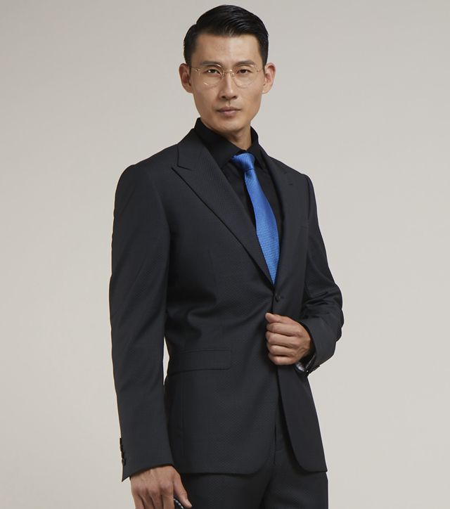 隆慶祥新款兩?？蹜犟g領(lǐng)經(jīng)典西服圖片/隆慶祥新款兩粒扣戧駁領(lǐng)經(jīng)典西服樣板圖 (2)