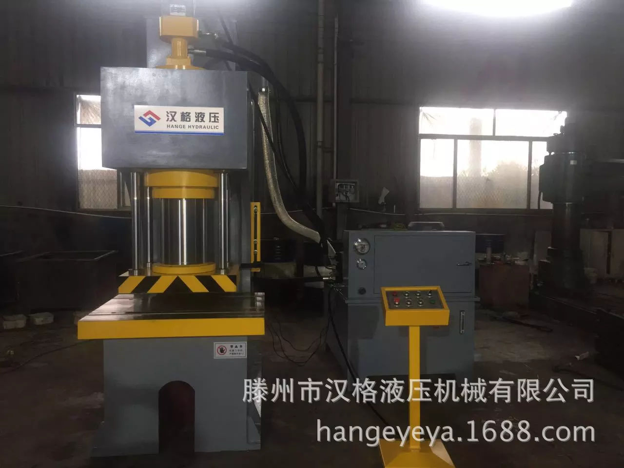 250T單臂液壓機(jī)圖片