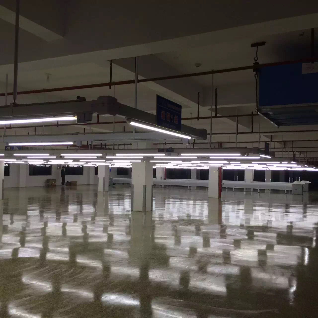 制衣車間動力照明橋架圖片