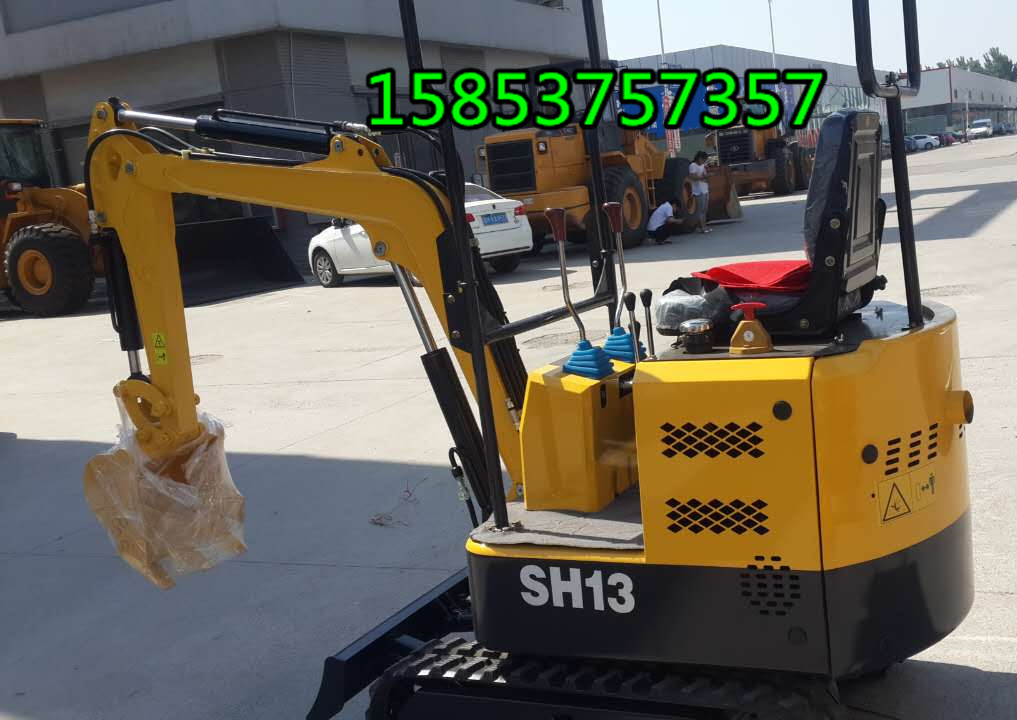 12型號(hào)挖掘機(jī)履帶式挖溝機(jī)圖片
