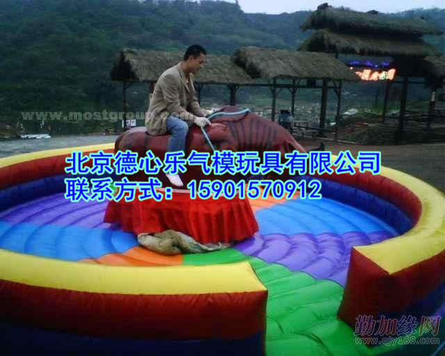充氣抖牛場圖片