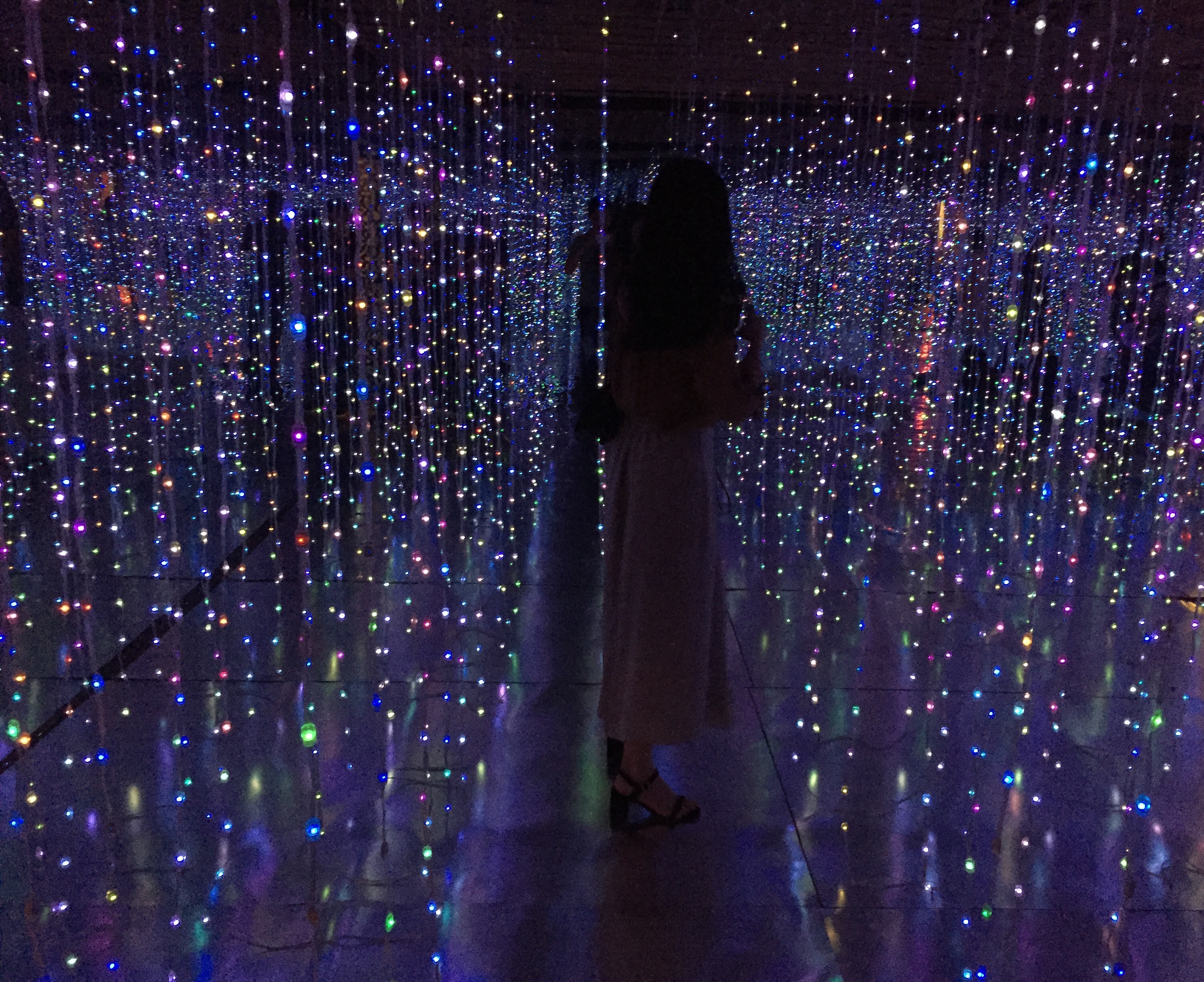 《鏡花宮》燈光變化的夢(mèng)想等你來圖片