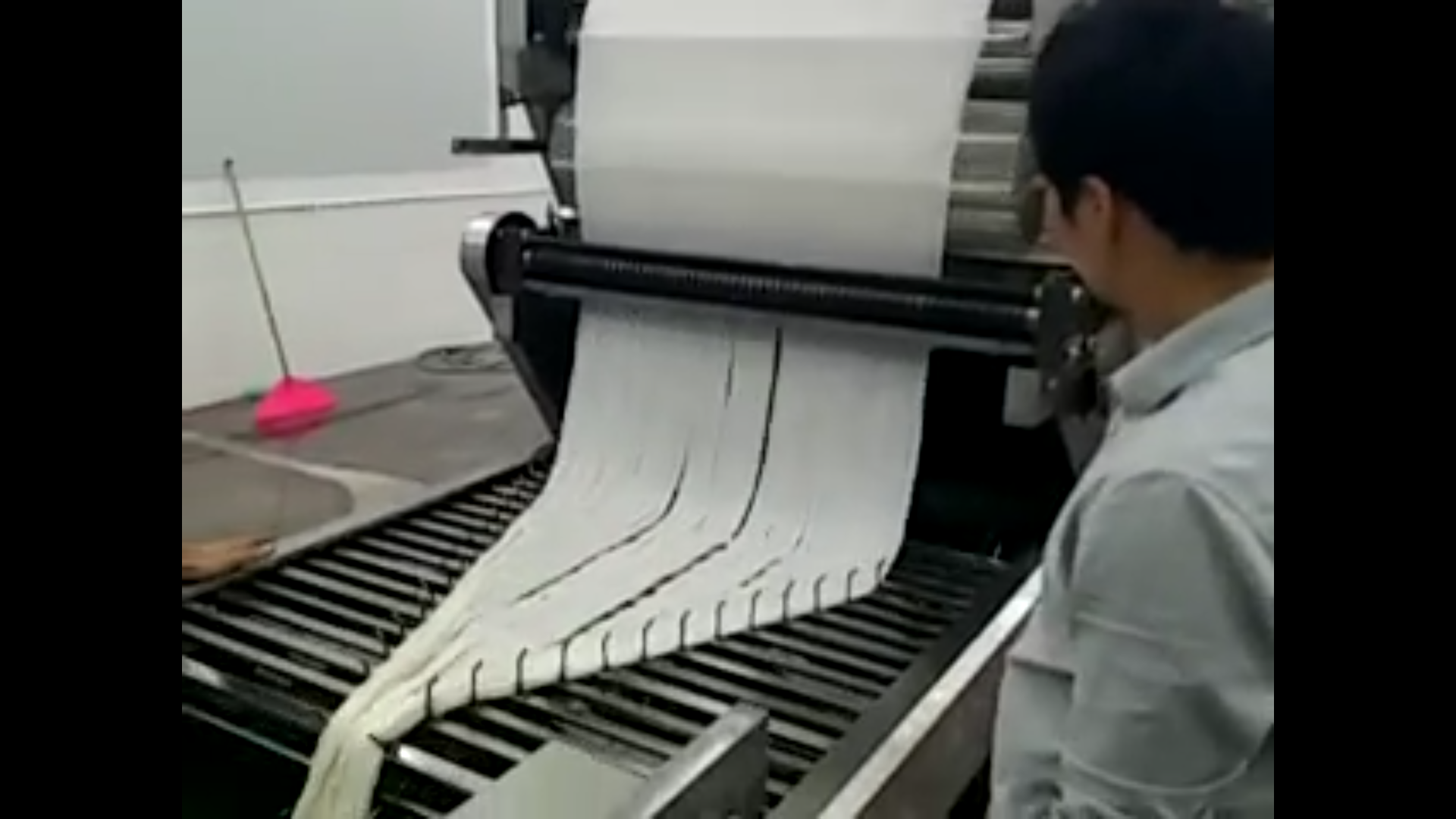 供應(yīng)河粉機(jī)多功能河粉機(jī)大型河粉機(jī)廠家直銷