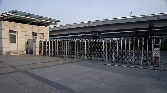 廣州伸縮門圖片/廣州伸縮門樣板圖 (4)