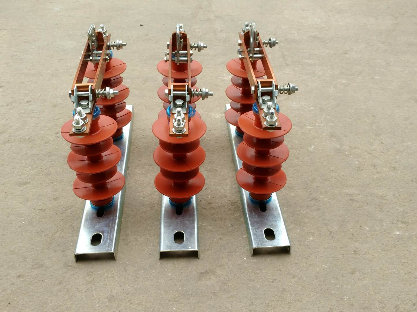 高壓隔離開關(guān)