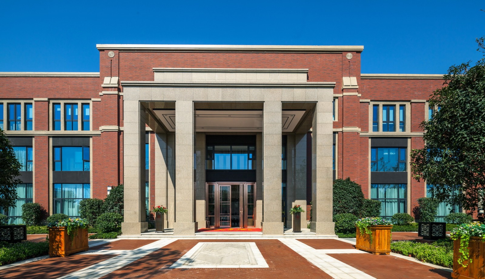 合肥旭輝朗香書苑 合肥旭輝朗香書苑薈萃古今的學(xué)院派