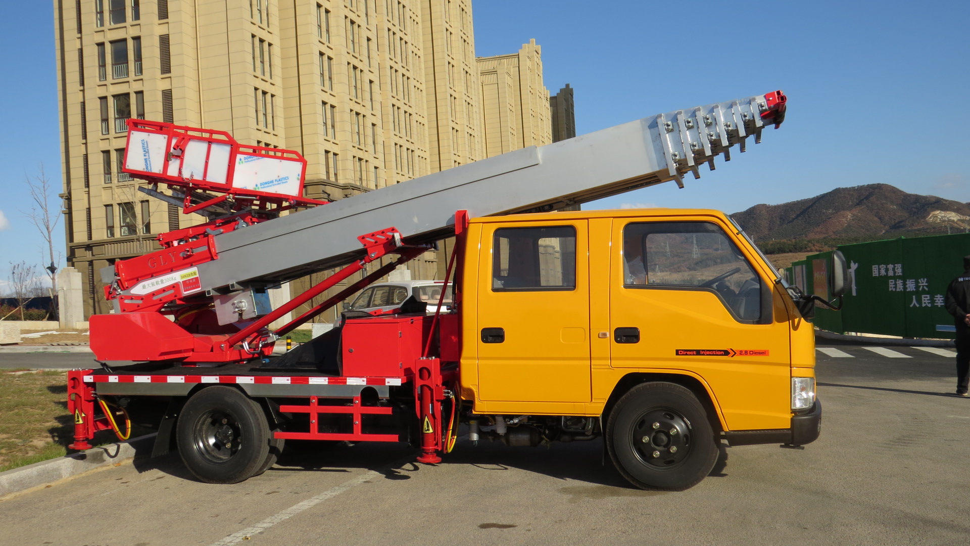 高麗亞韓國云梯車 樓層上料*車 高空運輸作業(yè)工程車