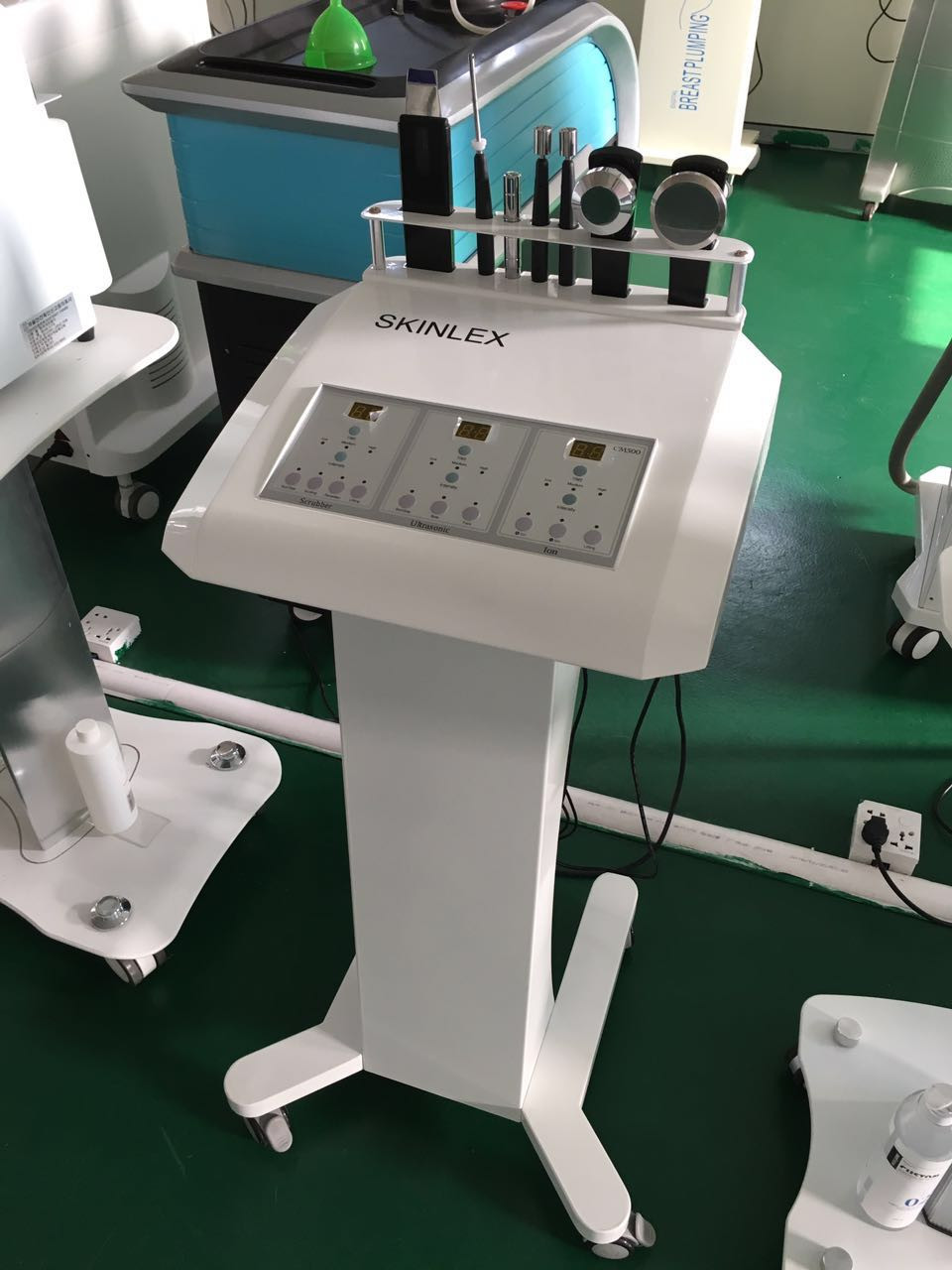 韓國(guó)皮膚管理白色綜合儀圖片