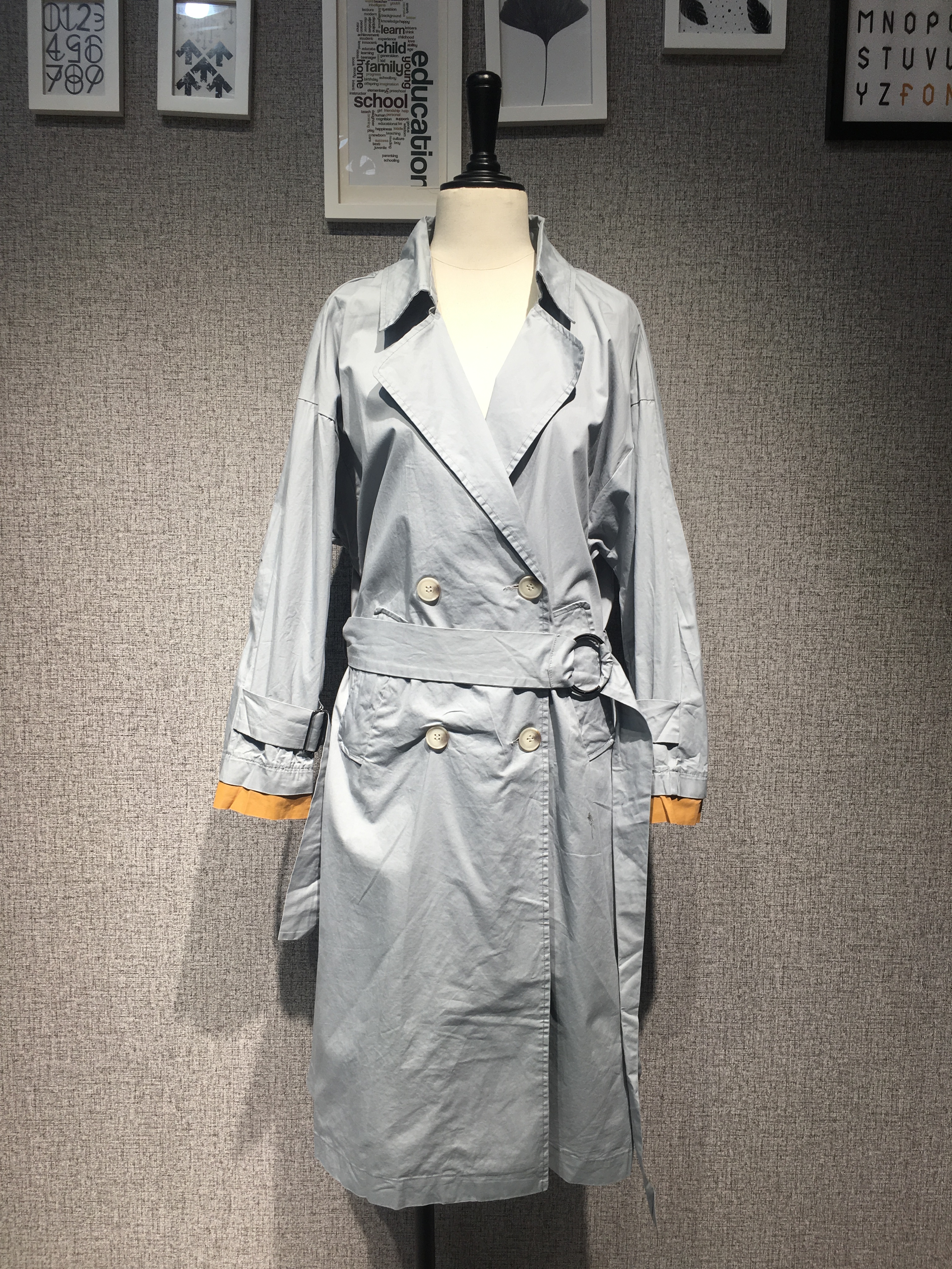 愛無季名品特惠店 2018新款品牌折扣女裝批發(fā)貨源