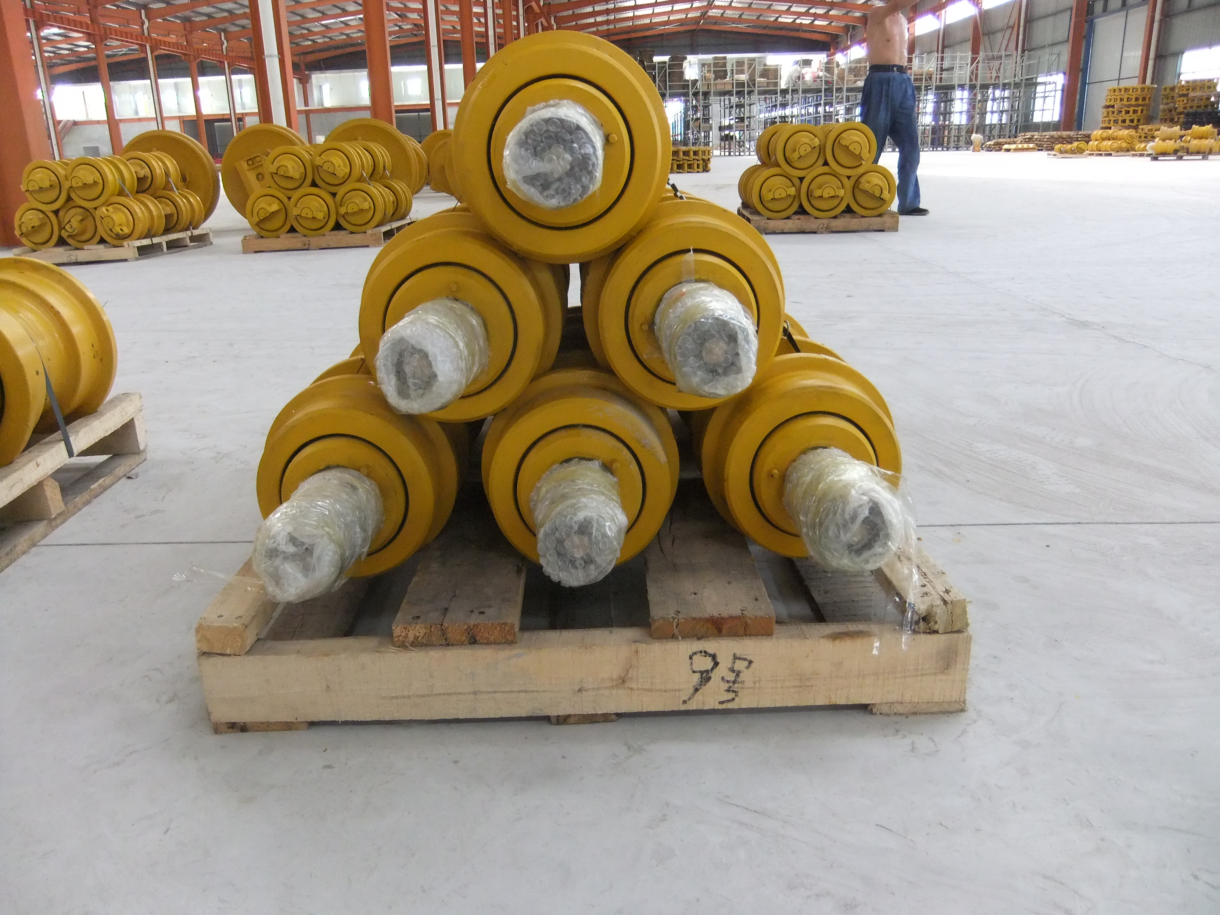 推土機原裝支重輪/托輪/引導(dǎo)輪圖片/推土機原裝支重輪/托輪/引導(dǎo)輪樣板圖 (4)