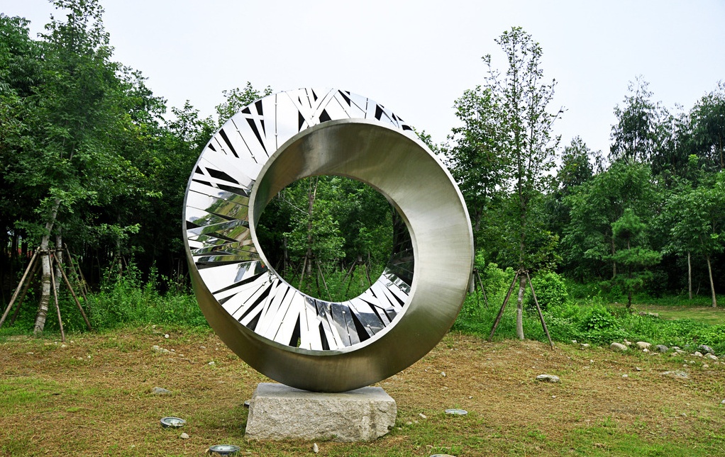 城市雕塑隸屬于環(huán)境