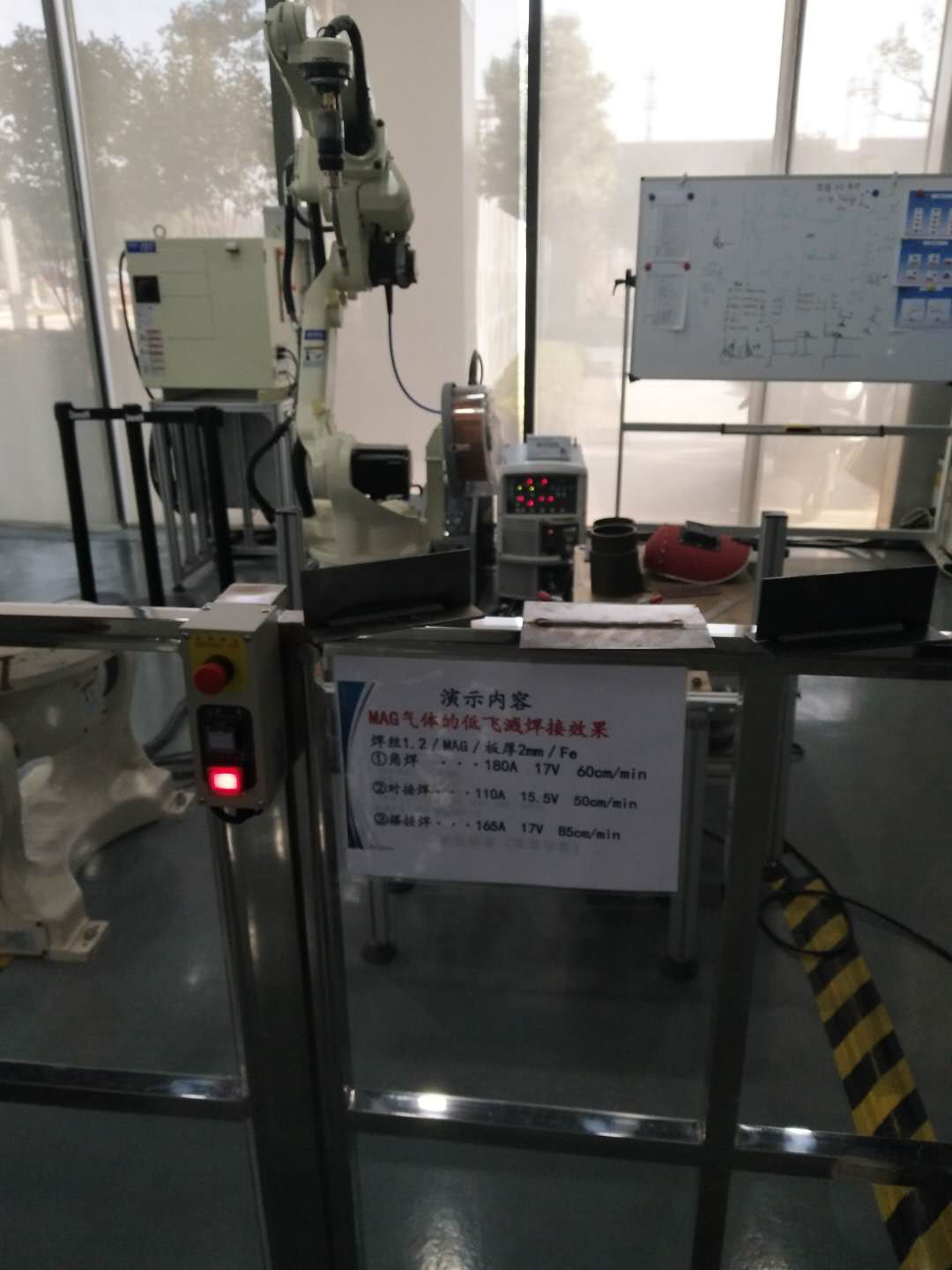 焊接機(jī)器人圖片/焊接機(jī)器人樣板圖 (3)