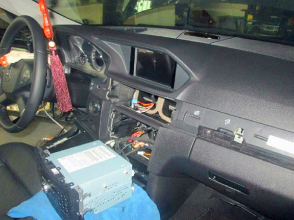 濰坊奔馳E300汽車音響改裝圖片