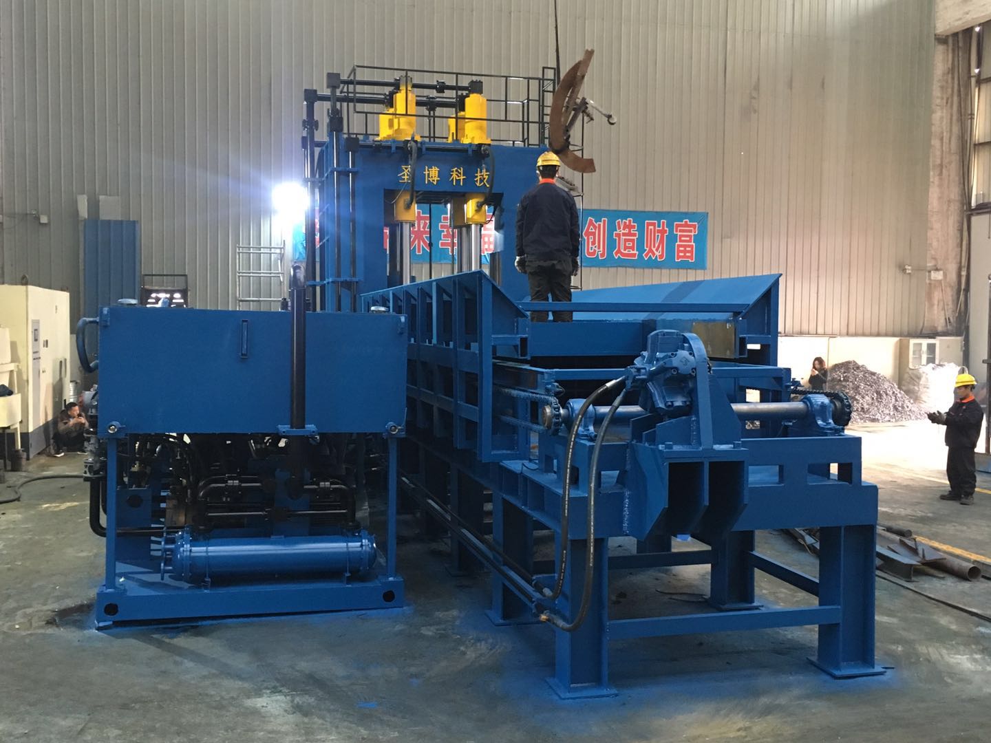 圣博液壓大型龍門式液壓廢鋼剪斷機