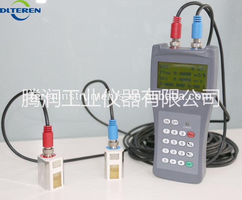 便攜式手持超聲波流量計(jì)圖片