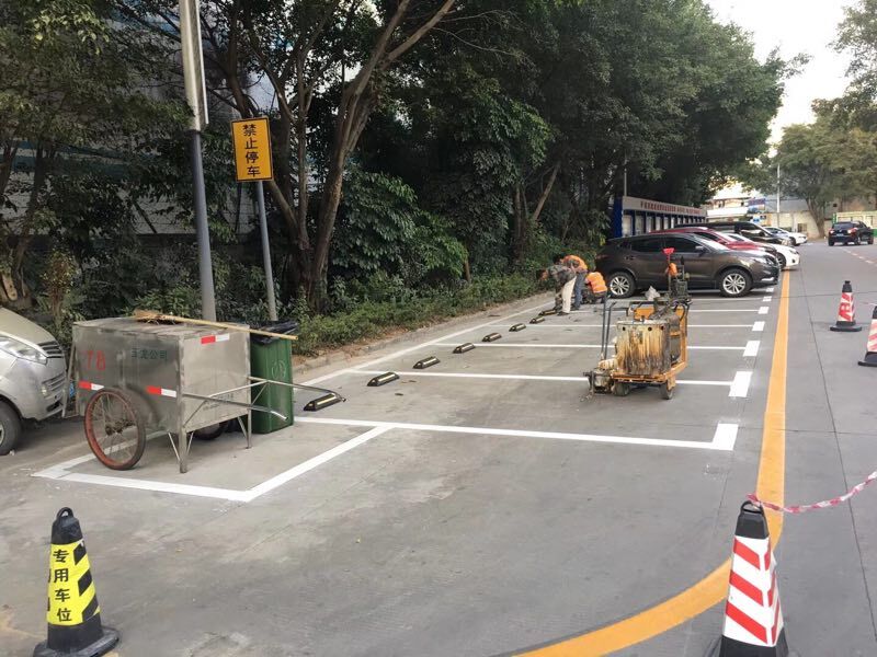 广东停车场车位划线价格，广州市停车场划线，深圳市道路划线图片