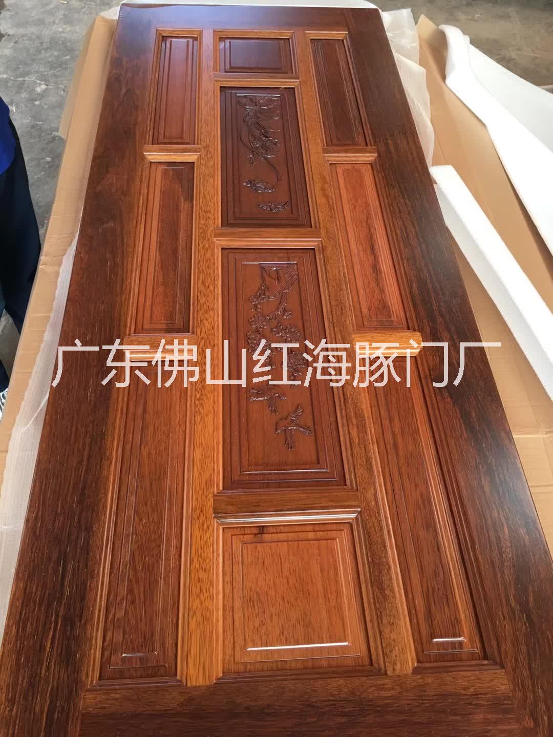 原木門橡木浮雕套裝室內(nèi)門烤漆門制造廠沙比利紅橡原木門直銷