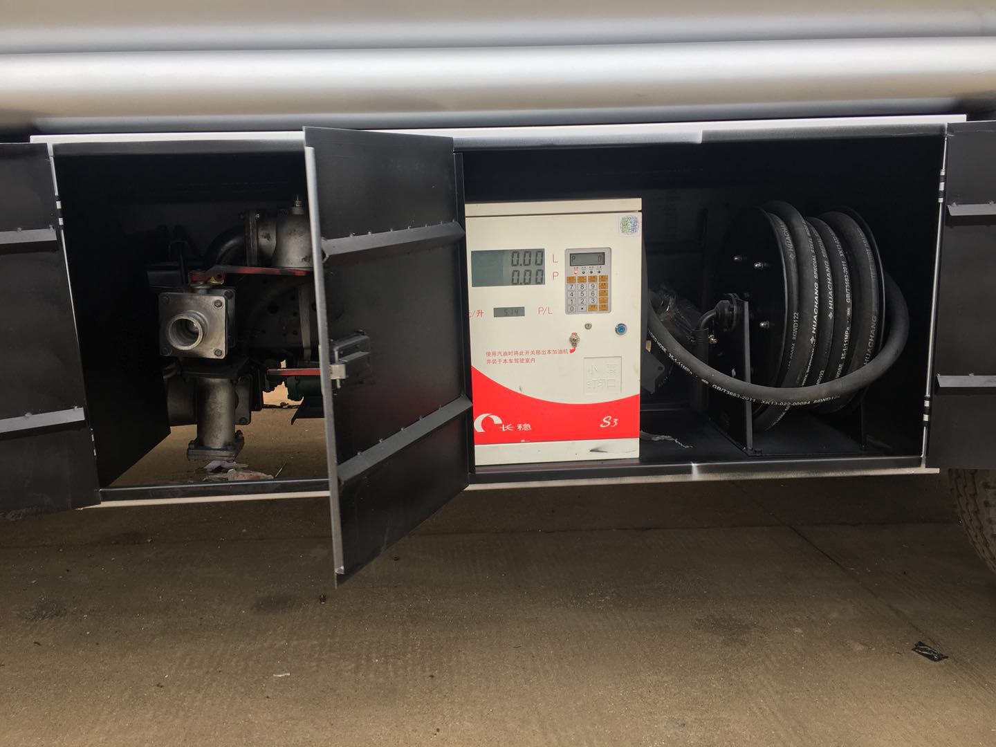 五 現(xiàn)*價(jià)銷售各種噸位油罐車