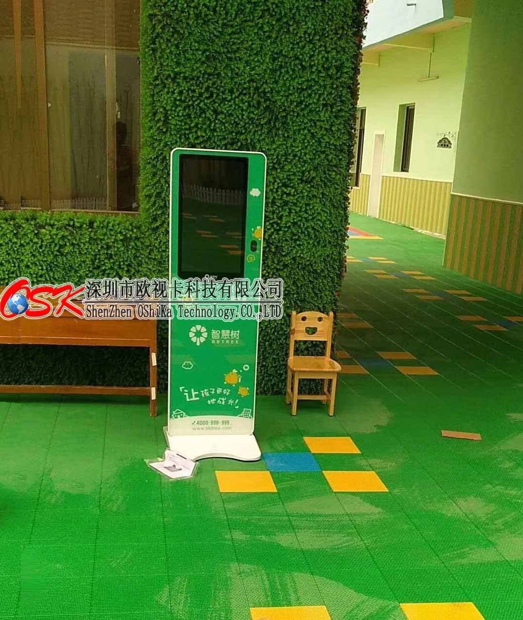 歐視卡21.5寸立式幼兒園考勤刷卡一體機(jī) 校園接送打卡