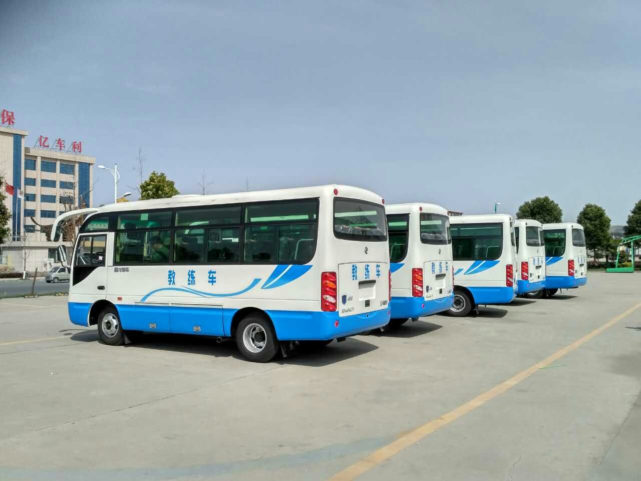 東風(fēng)超龍6米中巴教練車圖片/東風(fēng)超龍6米中巴教練車樣板圖 (3)