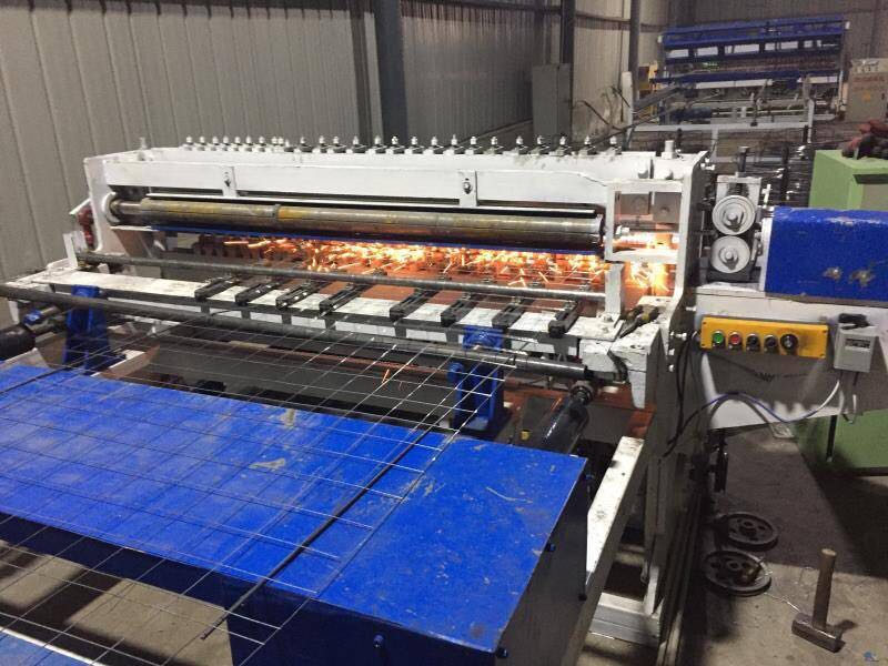 鋼筋網(wǎng)網(wǎng)焊機(jī)廠家圖片