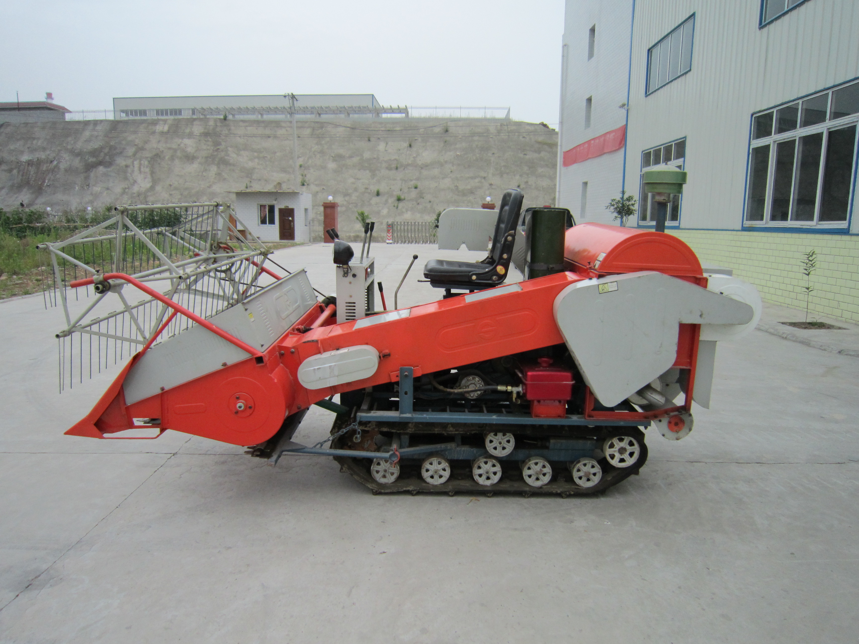 小型收割機(jī)圖片