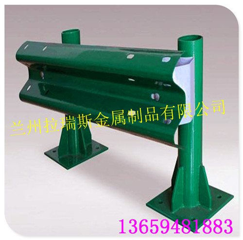 農(nóng)村波形護(hù)欄板圖片