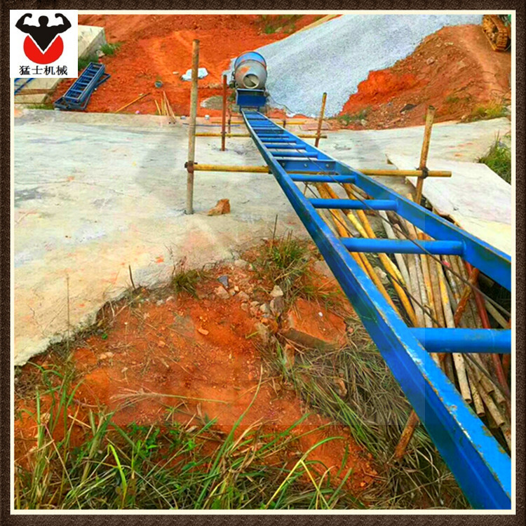 建筑爬山虎運(yùn)料機(jī)圖片