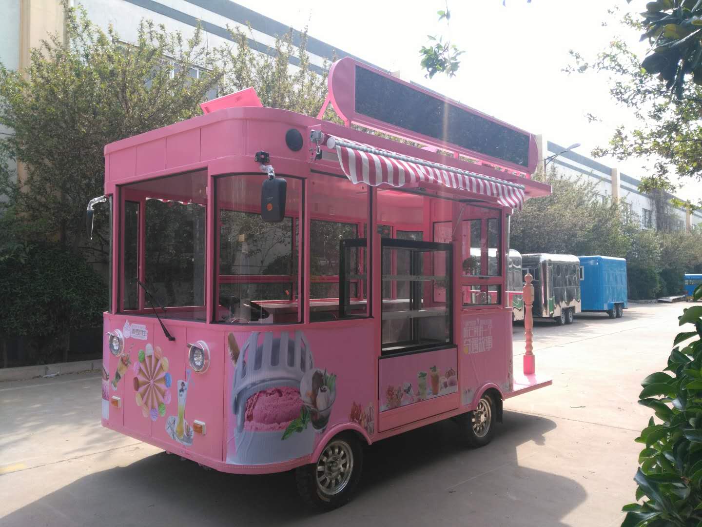 四輪電動冷飲吧