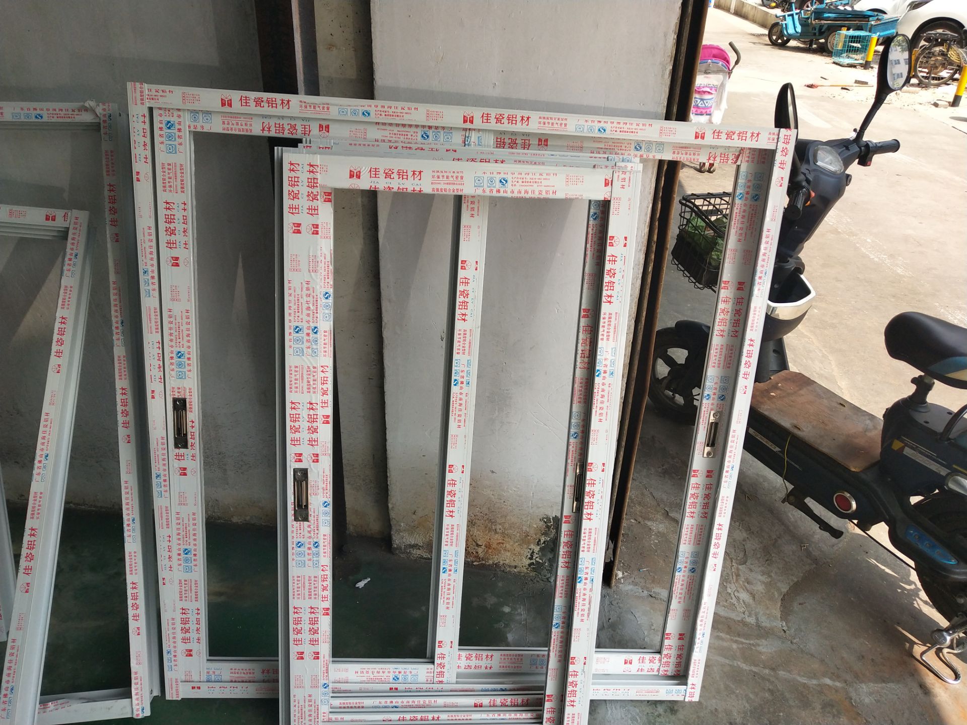 深圳鋁合金門(mén)窗，鋁合金門(mén)窗，鋁合金門(mén)窗安裝價(jià)格，鋁合金門(mén)窗價(jià)格多少錢(qián)一平方米