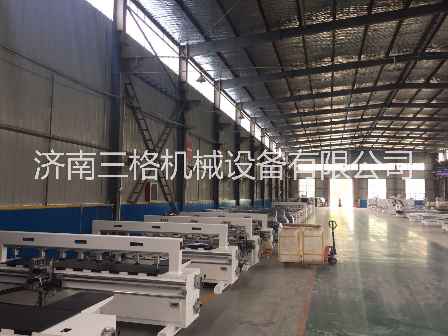 數(shù)控開料機(jī) 自動(dòng)換刀加工中心圖片